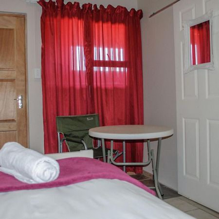 Oceanlife Guesthouse And Restaurant Luederitz Buitenkant foto