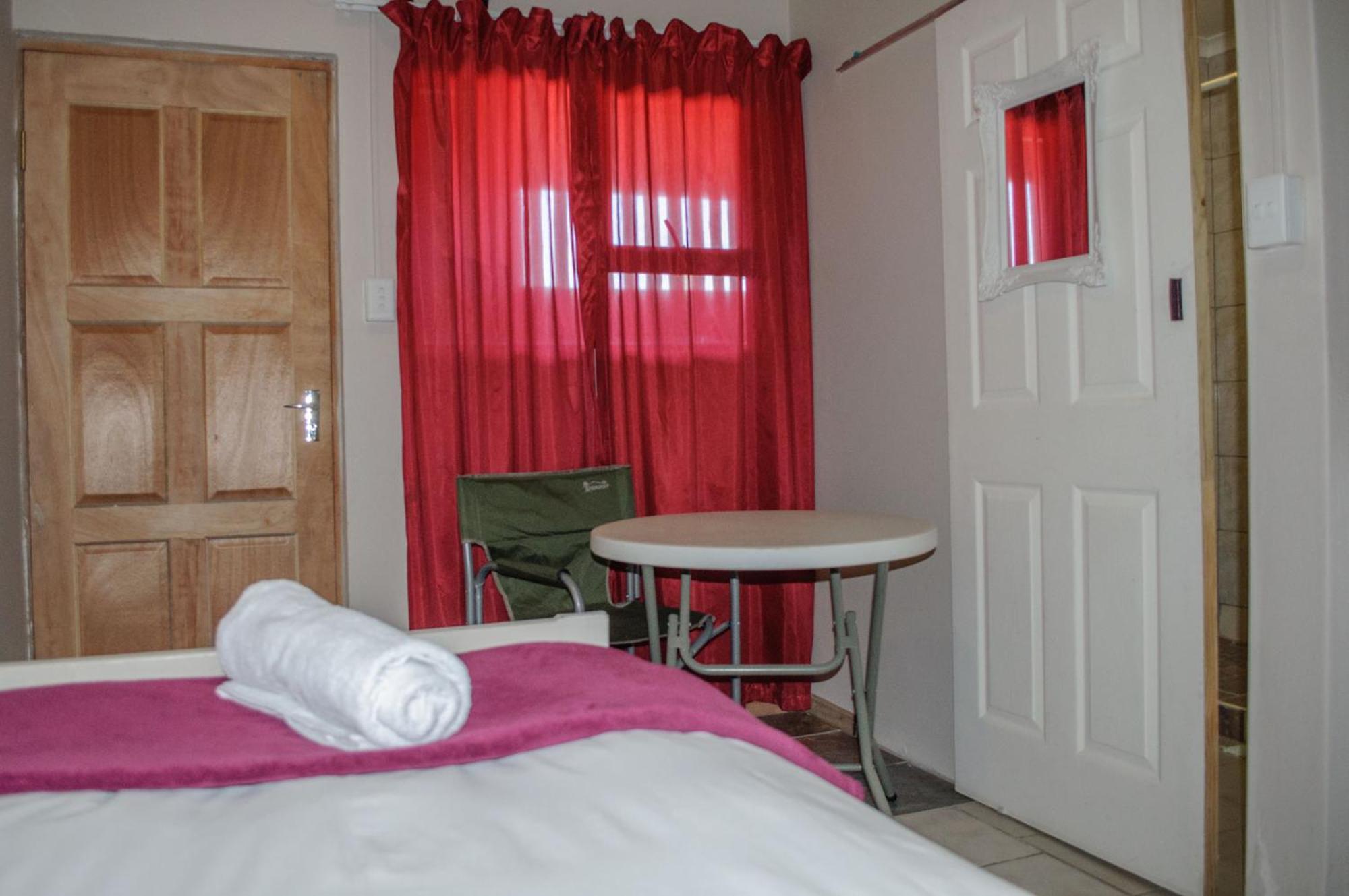 Oceanlife Guesthouse And Restaurant Luederitz Buitenkant foto